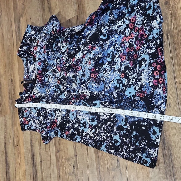 MOTHERHOOD Maternity Black Blue Foral Exposed Back Zip Top Blouse - Picture 8 of 9